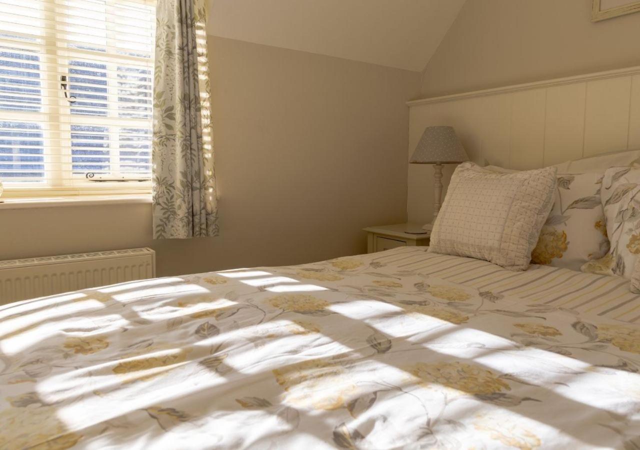 Jasmine Cottage - 2 Bedroom In Heart Of Bourton! Extérieur photo