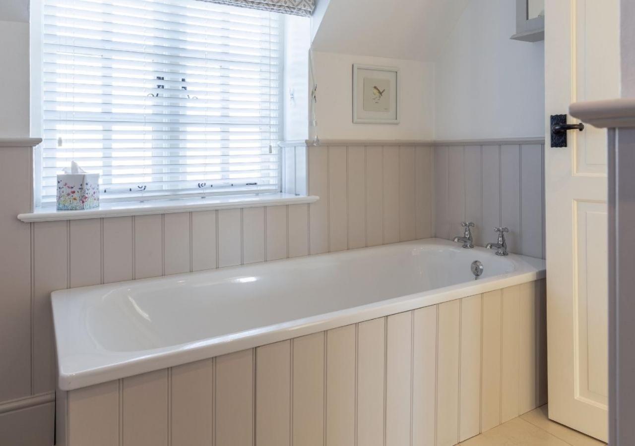 Jasmine Cottage - 2 Bedroom In Heart Of Bourton! Extérieur photo