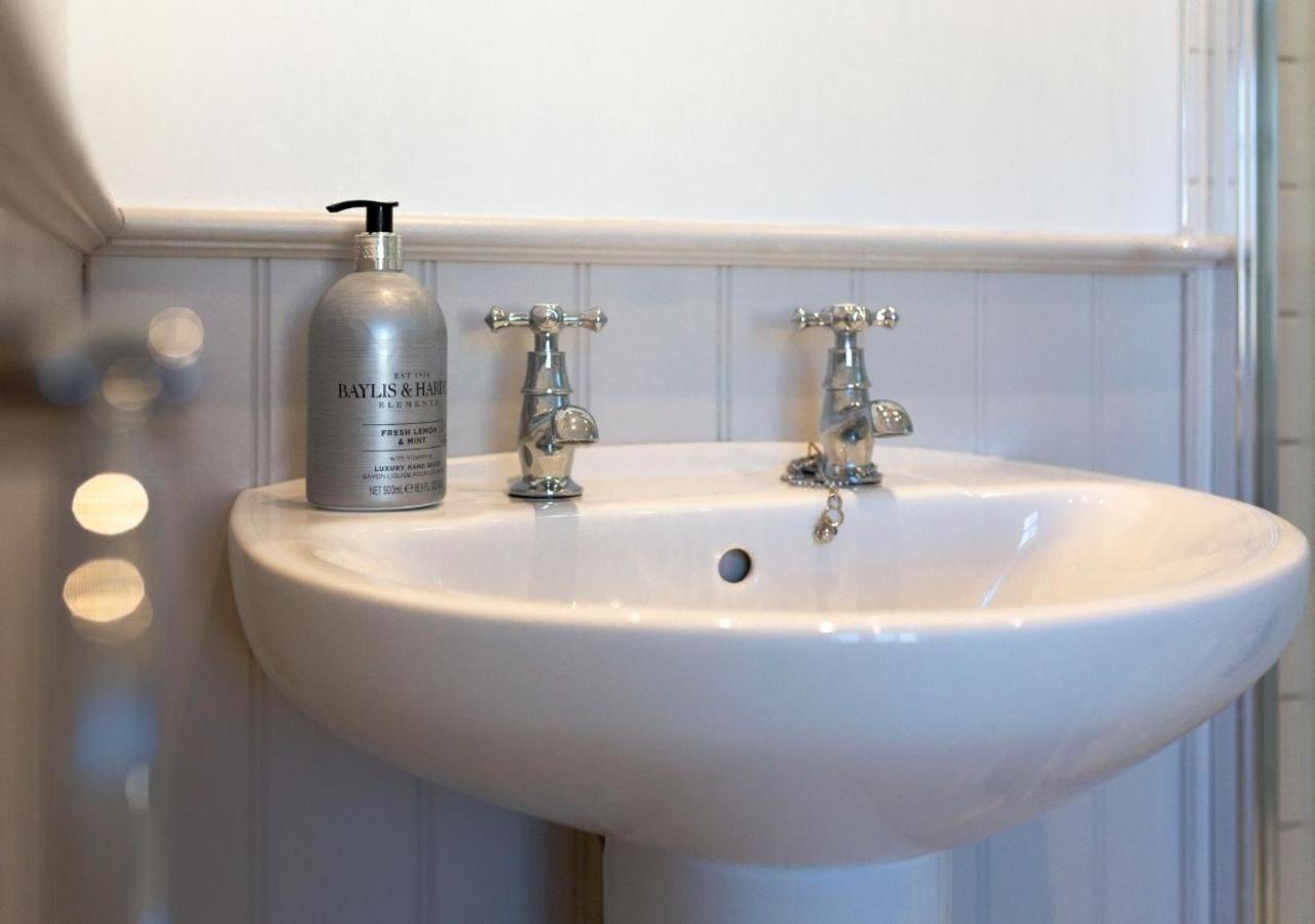 Jasmine Cottage - 2 Bedroom In Heart Of Bourton! Extérieur photo