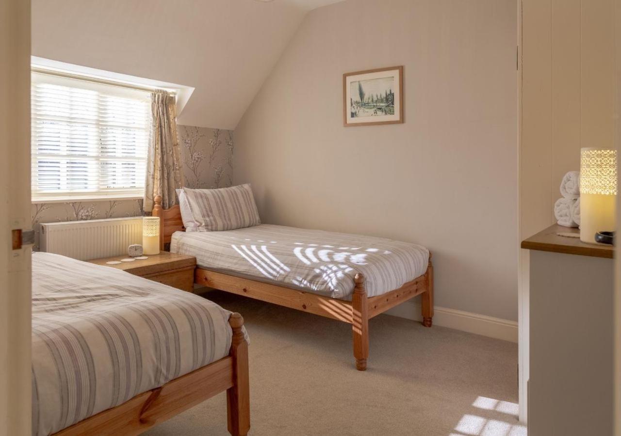 Jasmine Cottage - 2 Bedroom In Heart Of Bourton! Extérieur photo