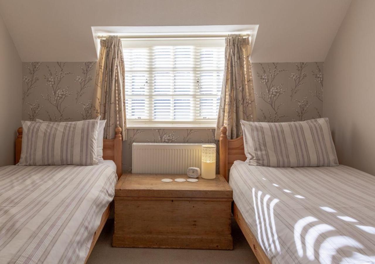 Jasmine Cottage - 2 Bedroom In Heart Of Bourton! Extérieur photo
