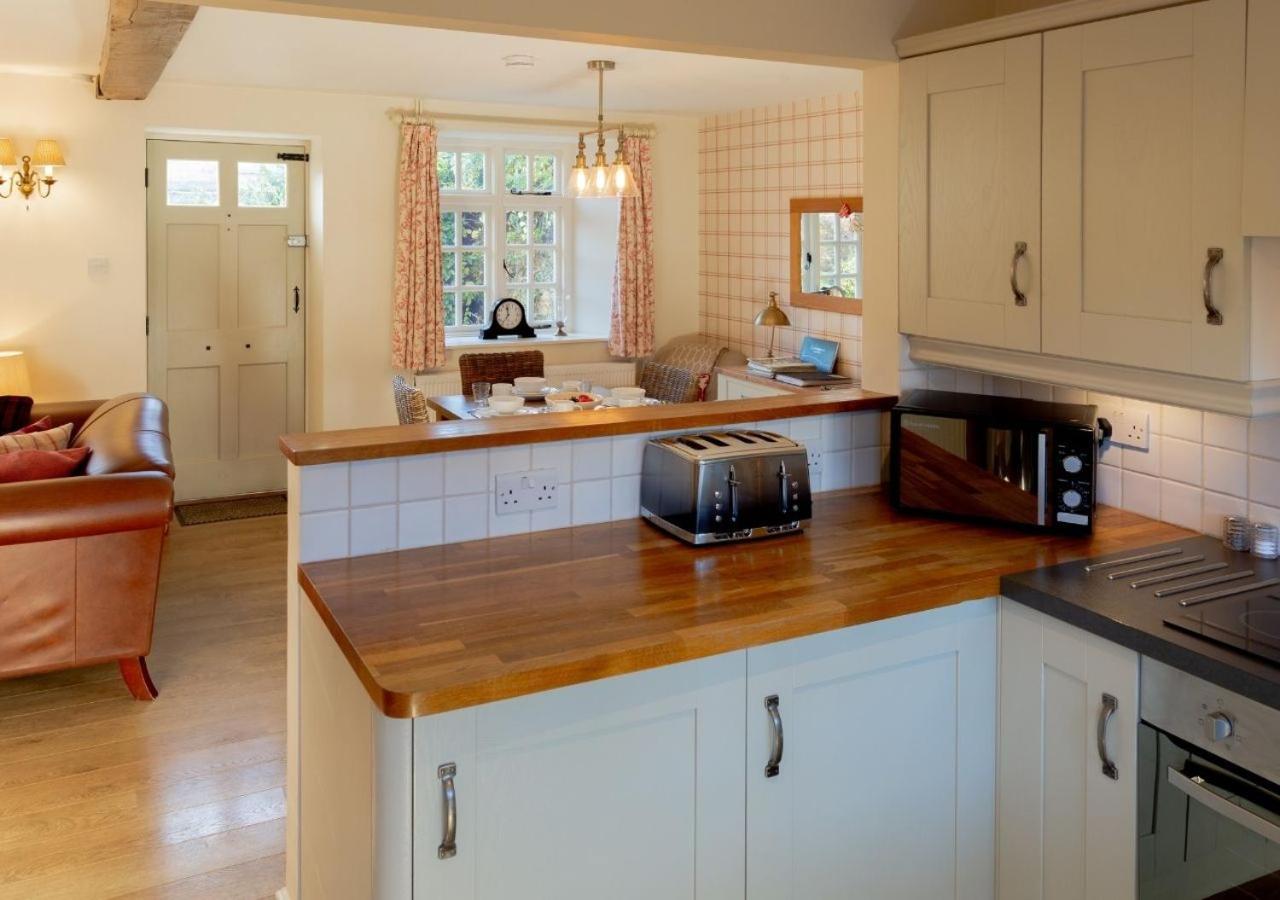 Jasmine Cottage - 2 Bedroom In Heart Of Bourton! Extérieur photo