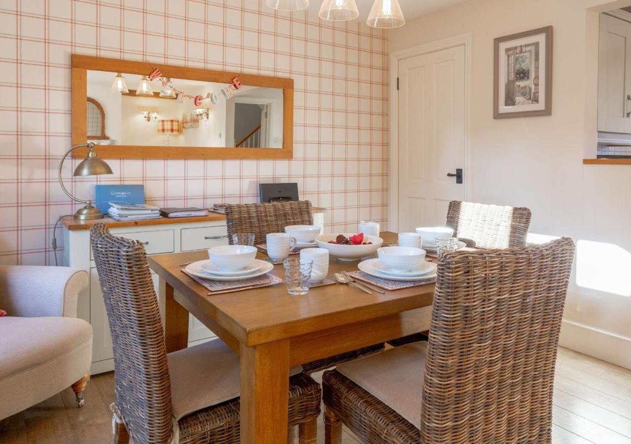 Jasmine Cottage - 2 Bedroom In Heart Of Bourton! Extérieur photo