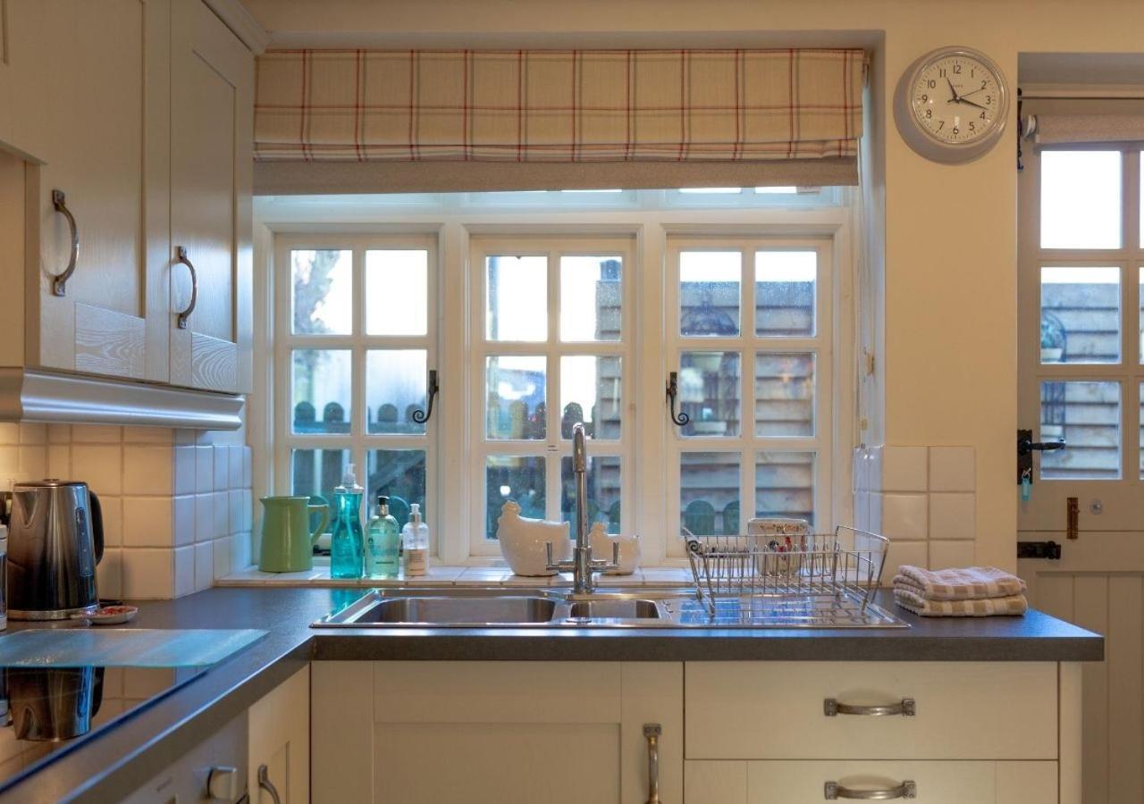 Jasmine Cottage - 2 Bedroom In Heart Of Bourton! Extérieur photo