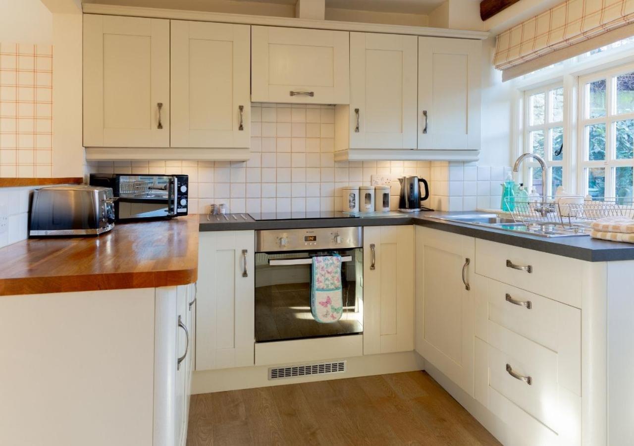 Jasmine Cottage - 2 Bedroom In Heart Of Bourton! Extérieur photo