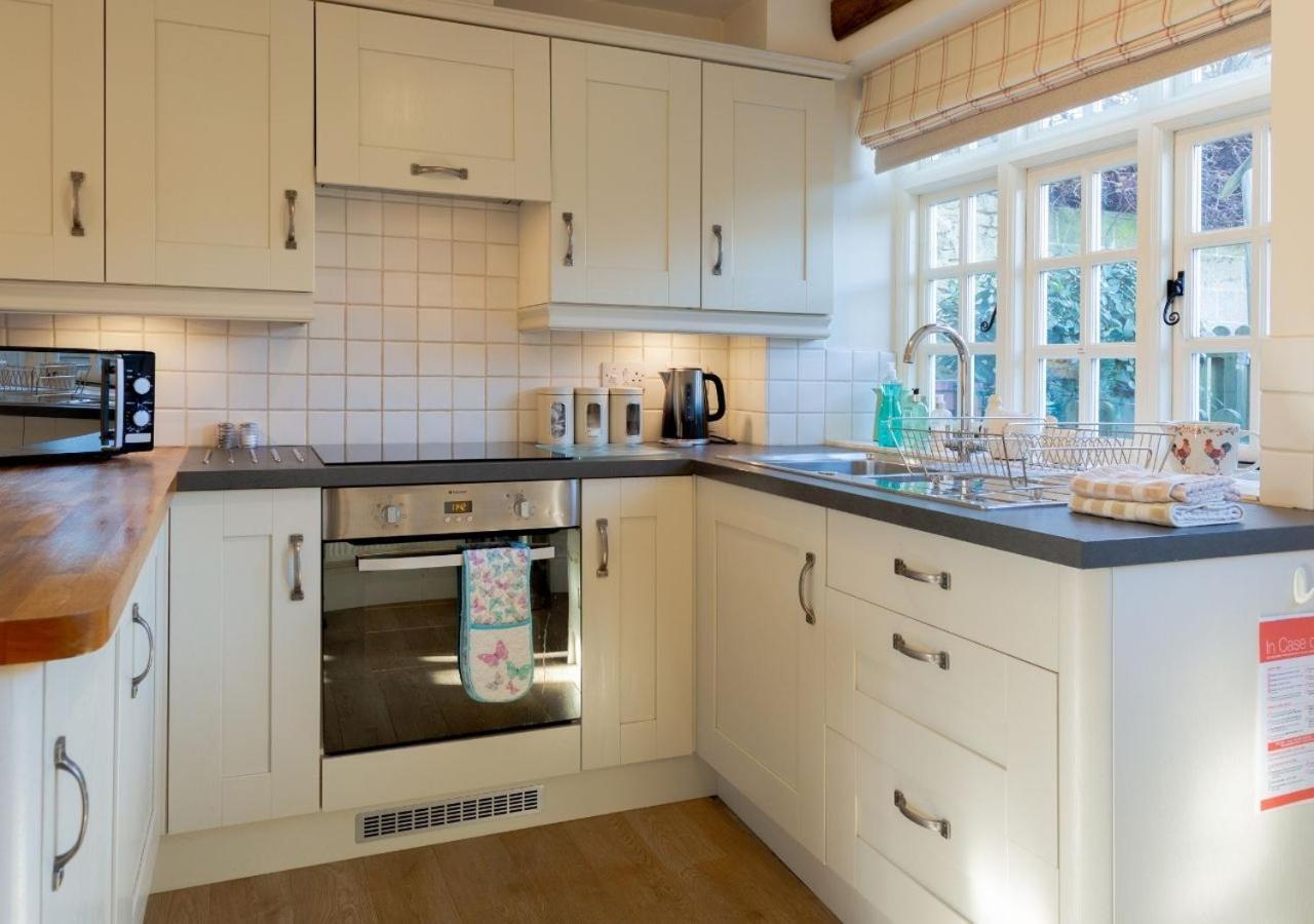 Jasmine Cottage - 2 Bedroom In Heart Of Bourton! Extérieur photo